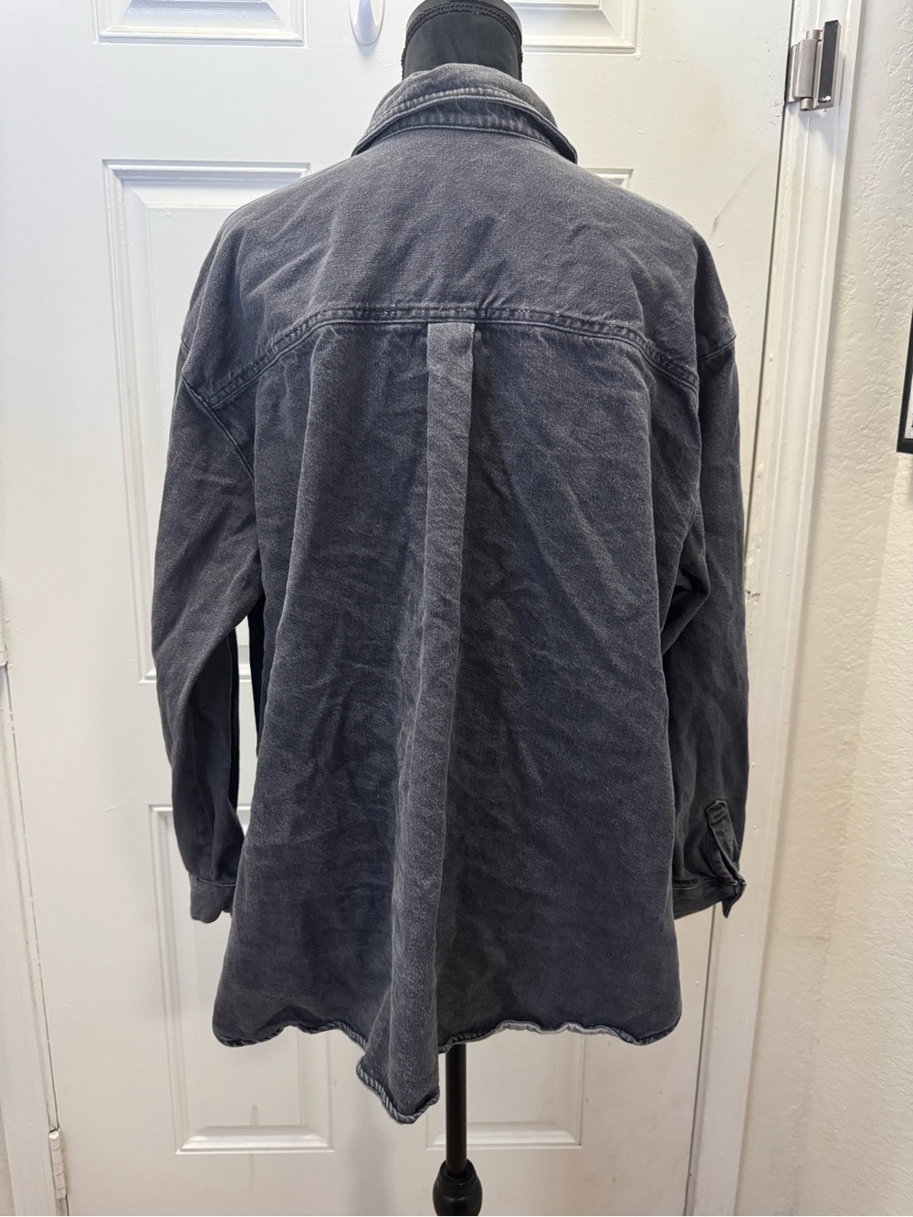 Universal Thread Washed Gray Oversized Jean Jacket - Picture 4 of 7